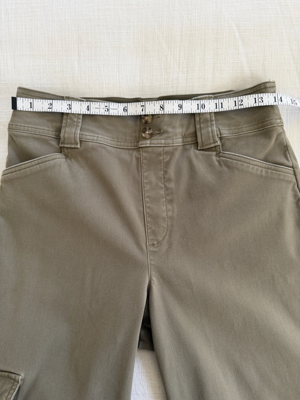 Spanx Stretch Twill Cargo Pants in Olive Size Medium - Picture 11 of 14